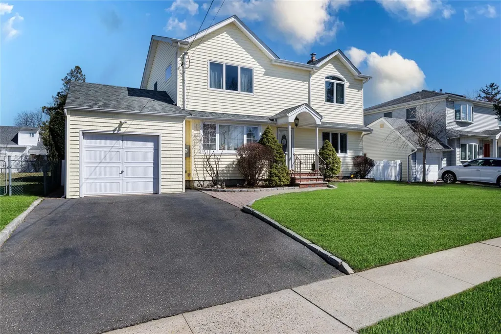 18 Bretton Road New Hyde Park NY 11040