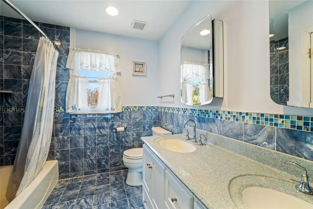 18 Bretton Road New Hyde Park NY 11040