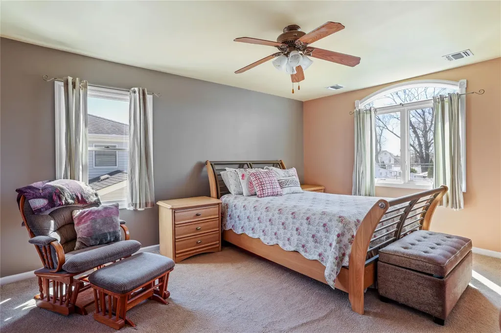 18 Bretton Road New Hyde Park NY 11040