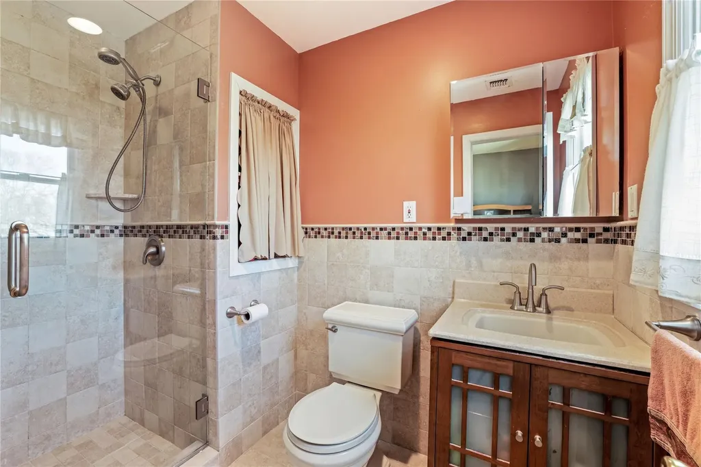 18 Bretton Road New Hyde Park NY 11040