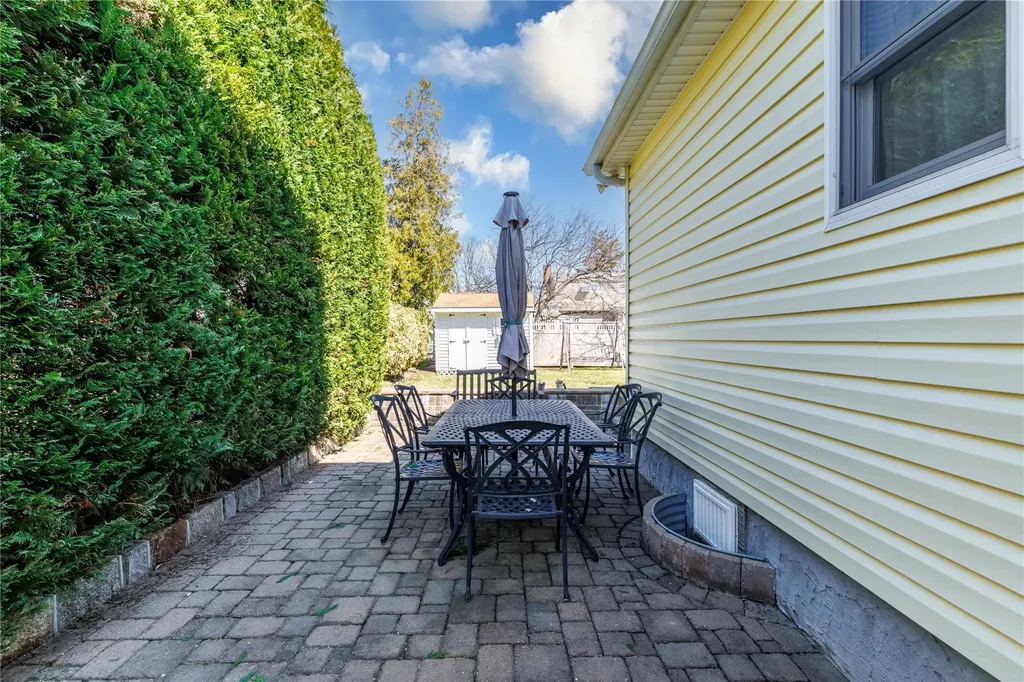 18 Bretton Road New Hyde Park NY 11040