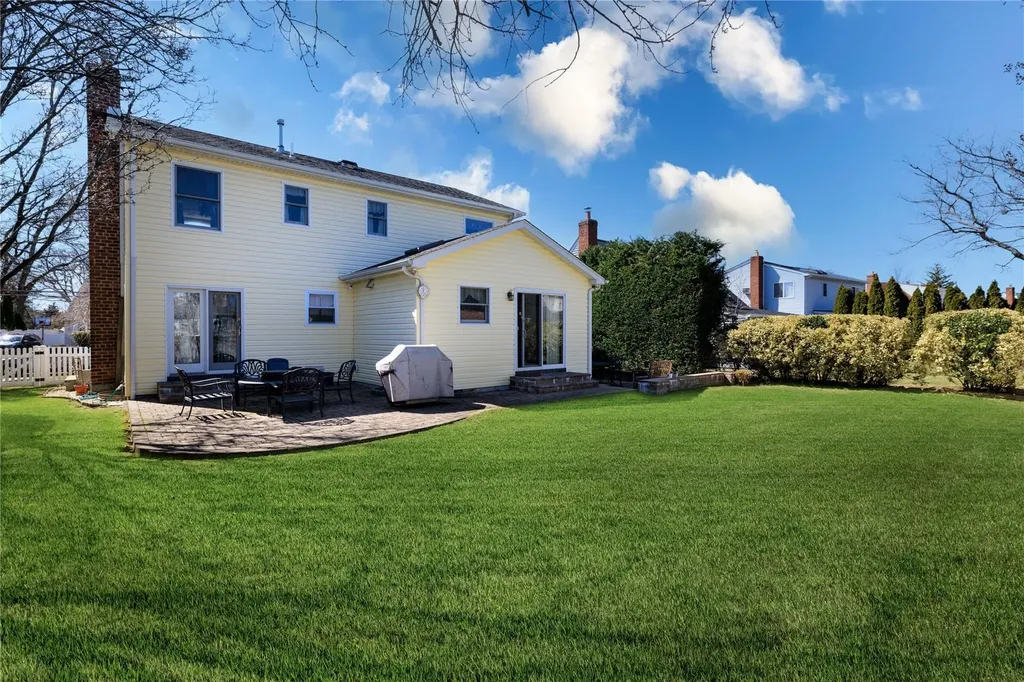 18 Bretton Road New Hyde Park NY 11040