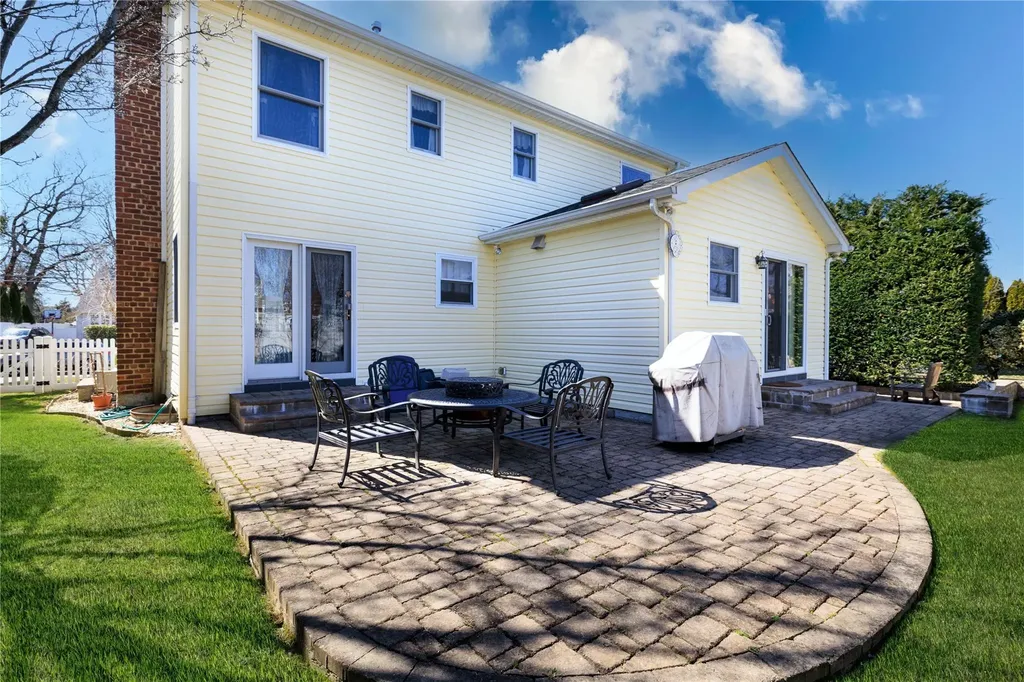 18 Bretton Road New Hyde Park NY 11040