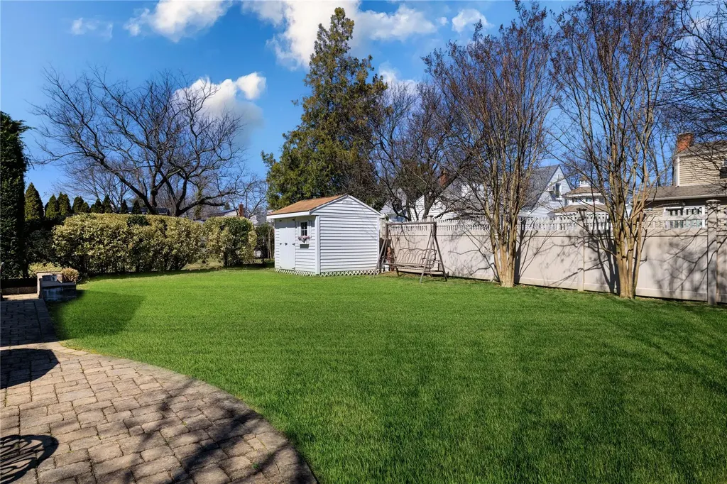 18 Bretton Road New Hyde Park NY 11040