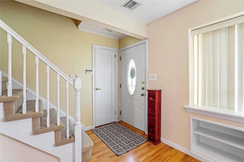 18 Bretton Road New Hyde Park NY 11040