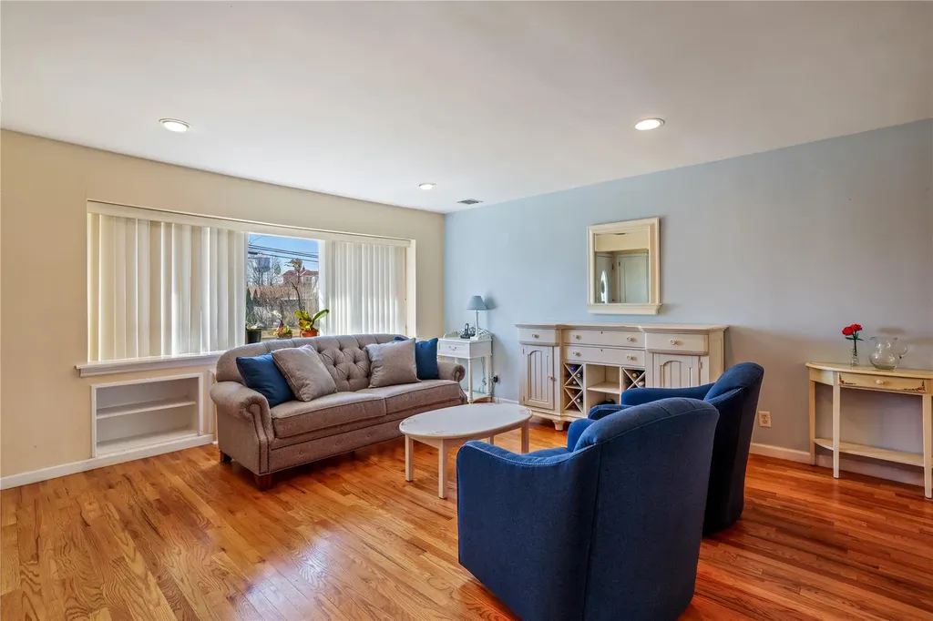 18 Bretton Road New Hyde Park NY 11040