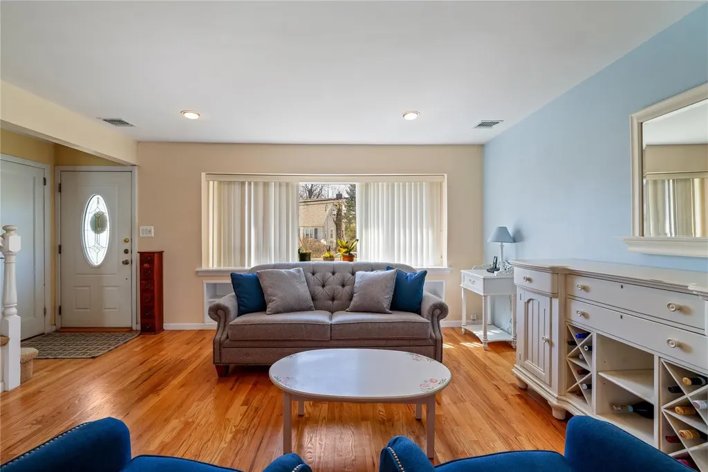 18 Bretton Road New Hyde Park NY 11040
