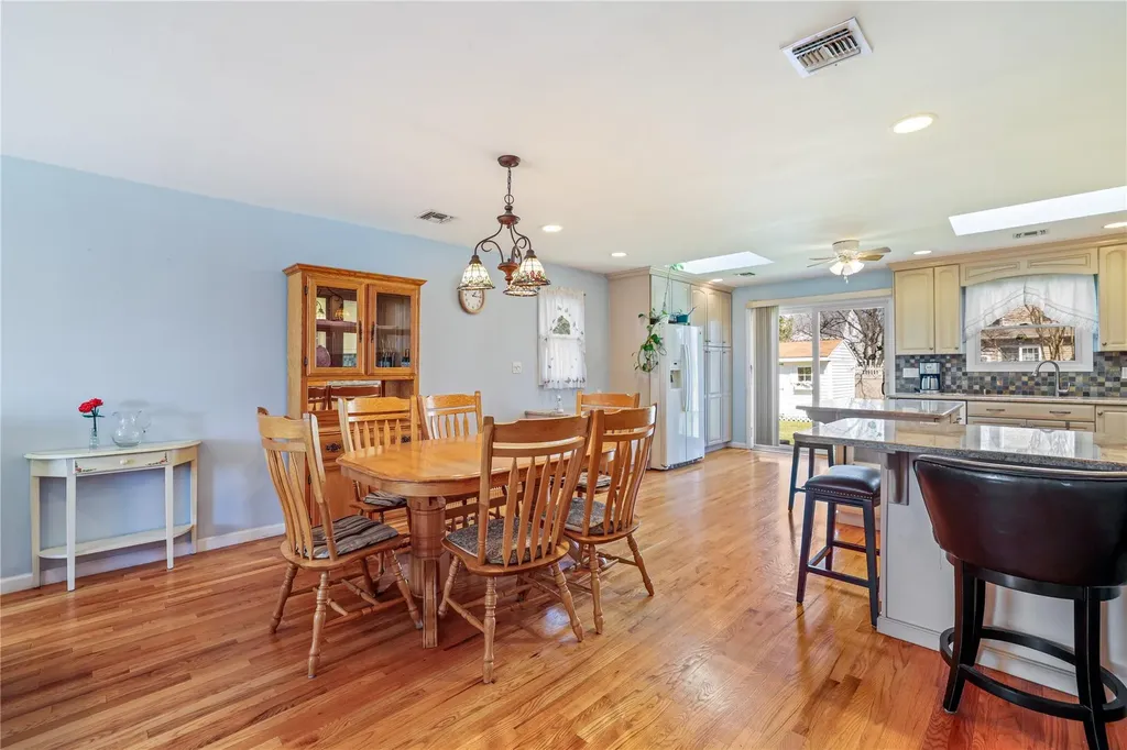 18 Bretton Road New Hyde Park NY 11040