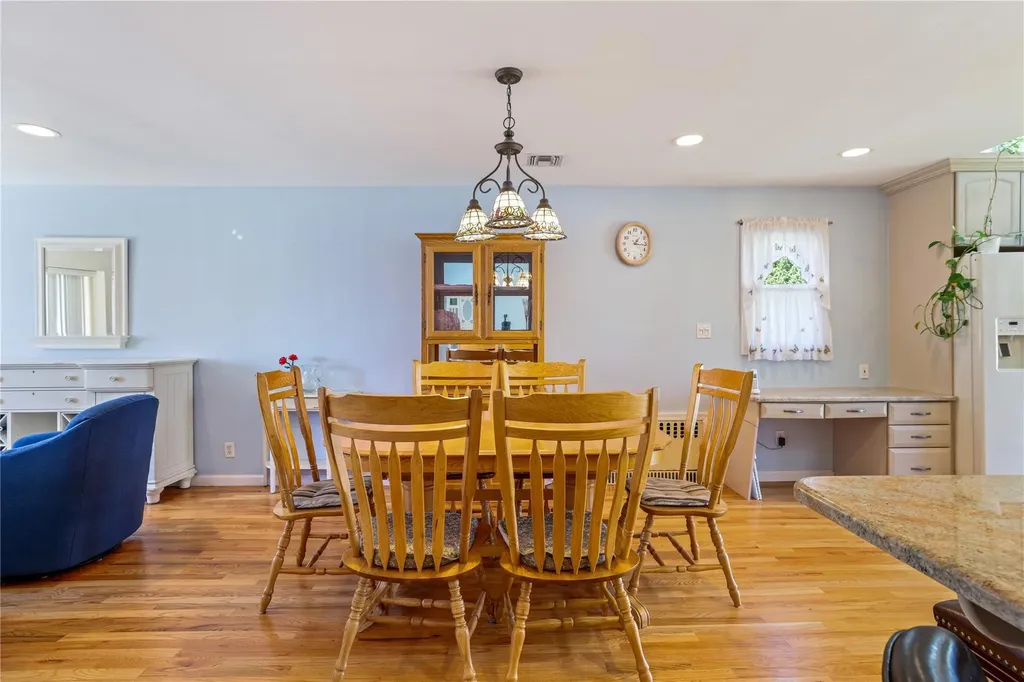 18 Bretton Road New Hyde Park NY 11040