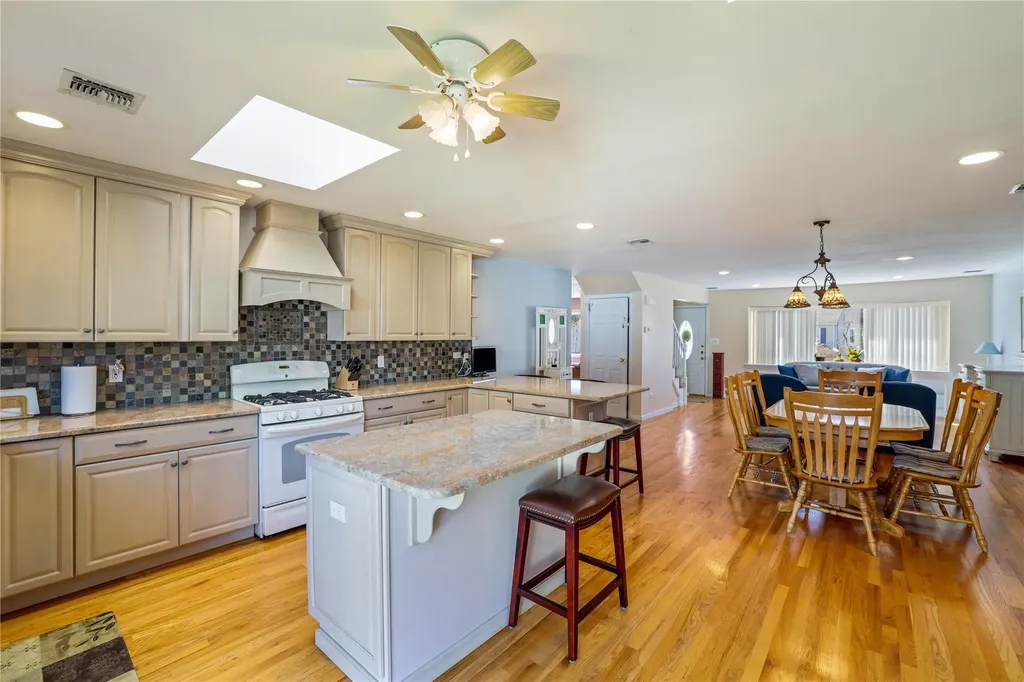 18 Bretton Road New Hyde Park NY 11040