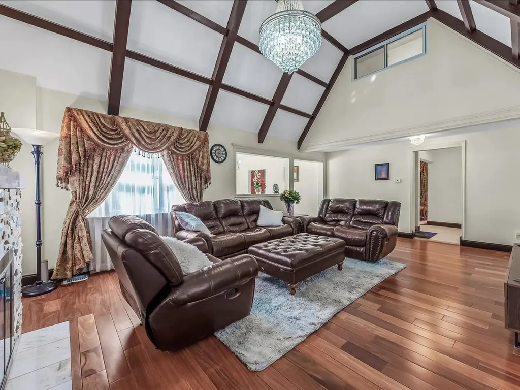 57 Tain Drive Great Neck NY 11021