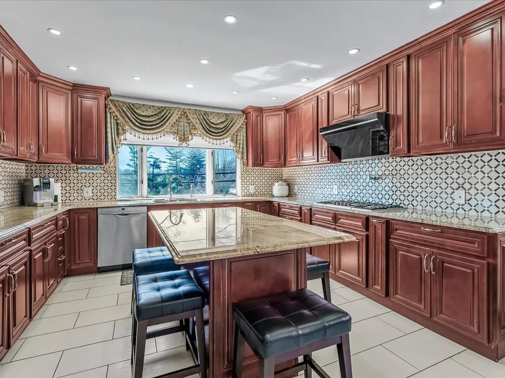 57 Tain Drive Great Neck NY 11021