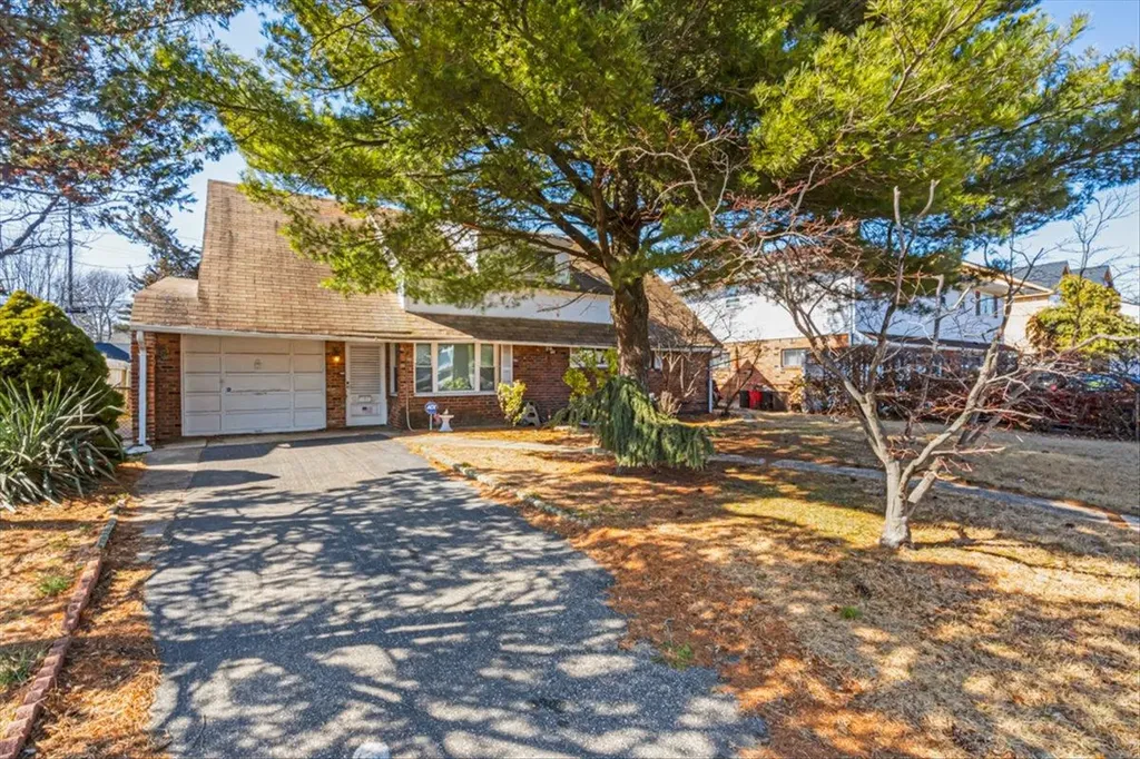 27 Prentice Road Levittown NY 11756