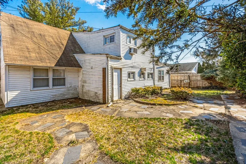 27 Prentice Road Levittown NY 11756
