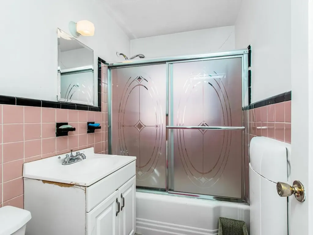 1462 Arnow Avenue Bronx NY 10469