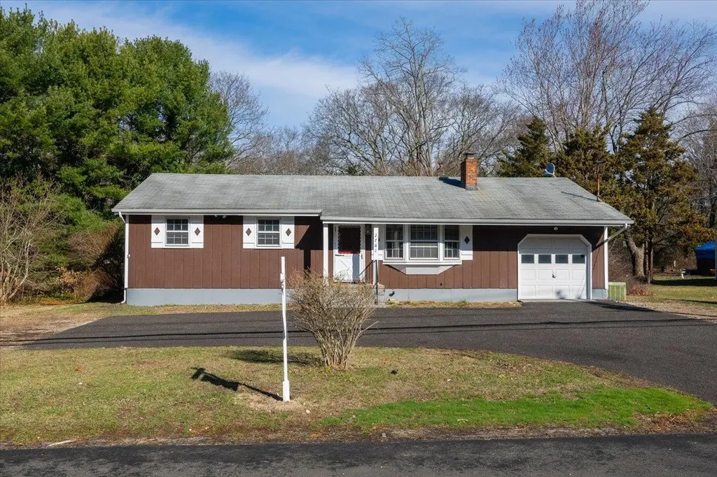 2761 Montauk Highway Brookhaven NY 11719