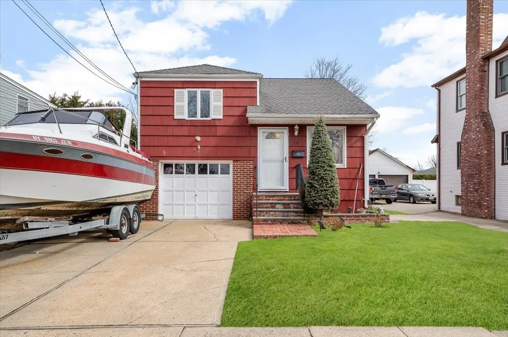 34 Coolidge Avenue Babylon NY 11701