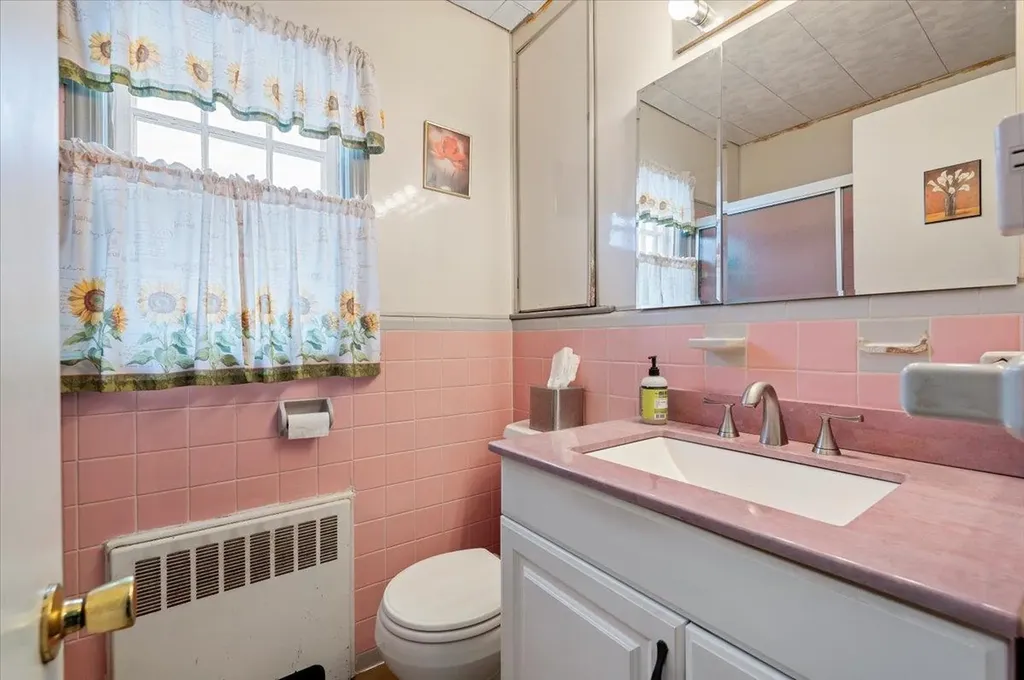 34 Coolidge Avenue Amity Harbor NY 11701