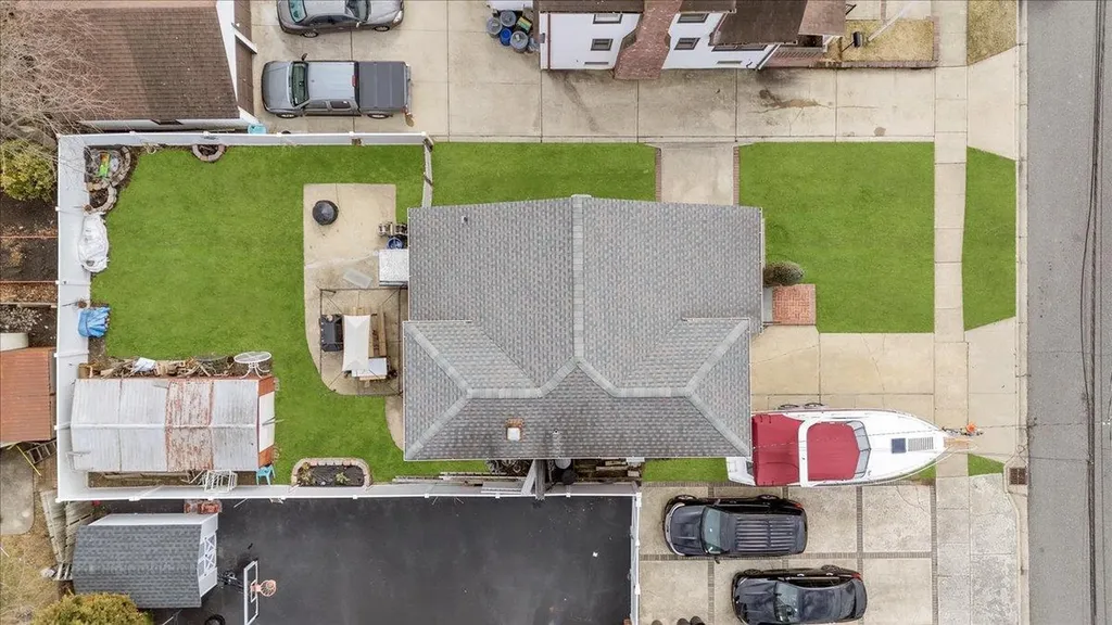 34 Coolidge Avenue Amity Harbor NY 11701