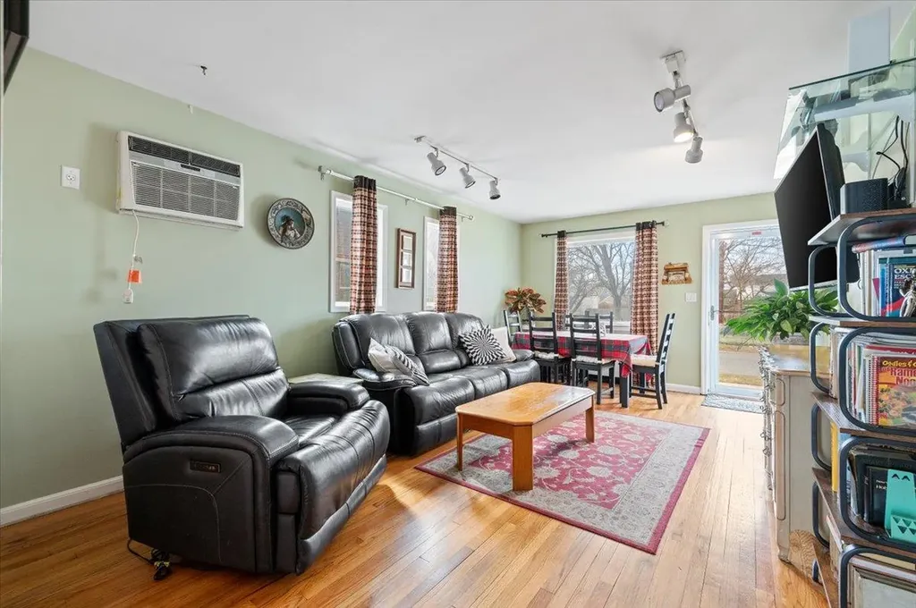 34 Coolidge Avenue Amity Harbor NY 11701