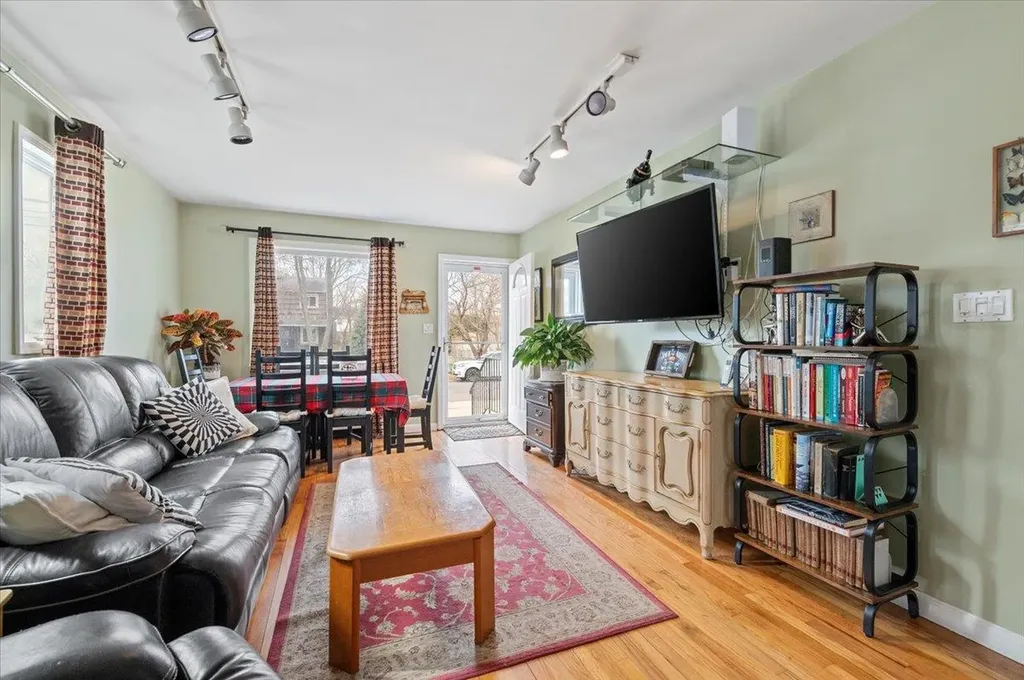 34 Coolidge Avenue Amity Harbor NY 11701