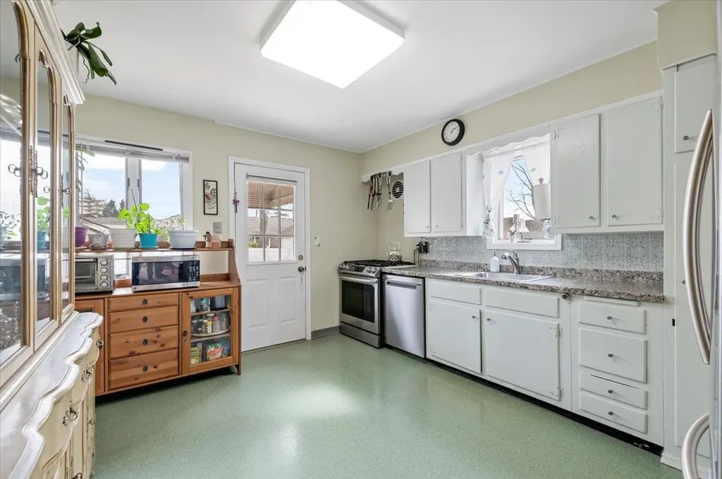 34 Coolidge Avenue Amity Harbor NY 11701