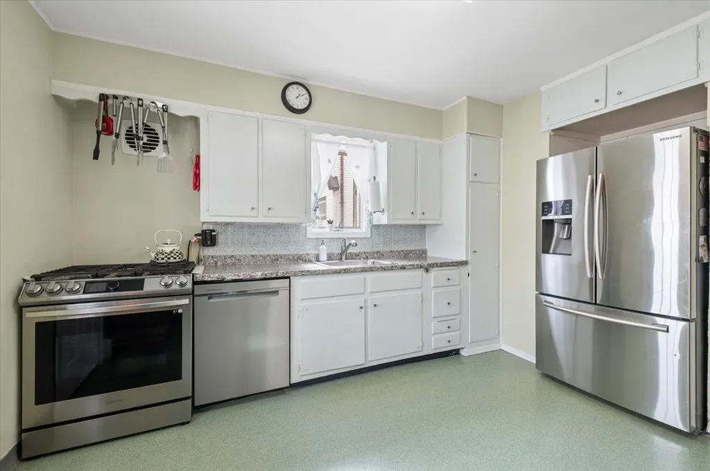 34 Coolidge Avenue Amity Harbor NY 11701