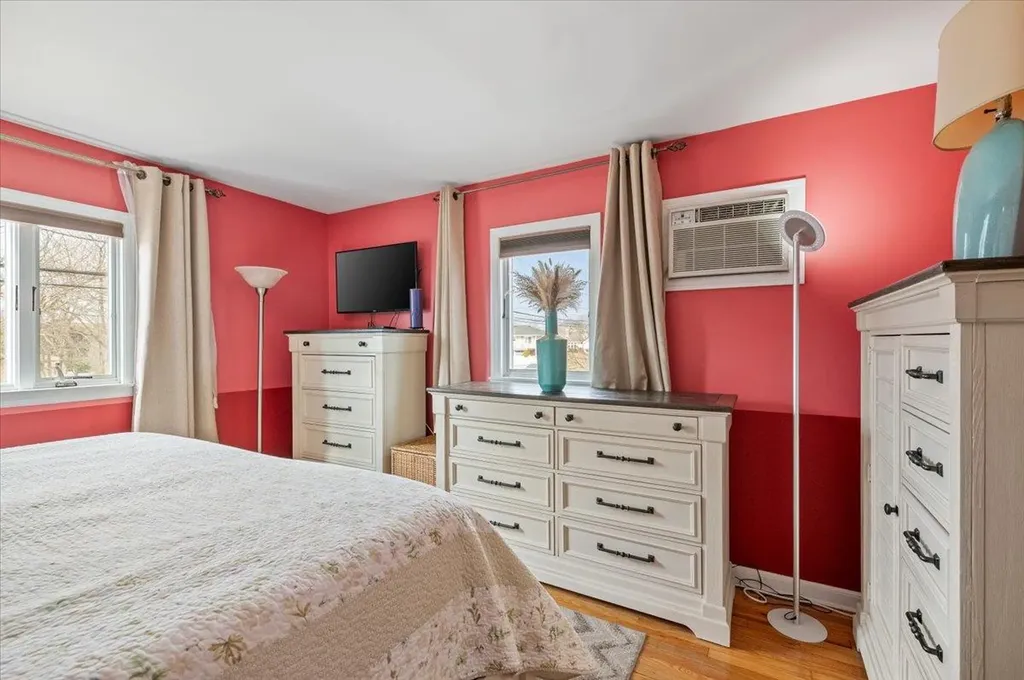 34 Coolidge Avenue Amity Harbor NY 11701
