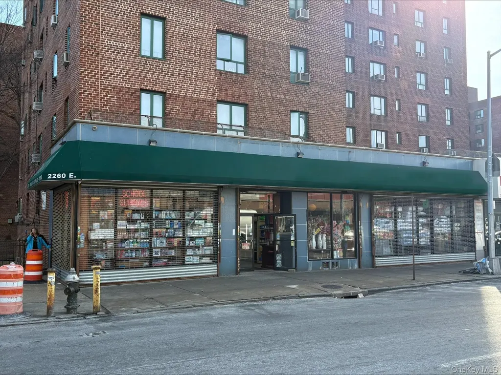 2260 E East Tremont Bronx NY 10462