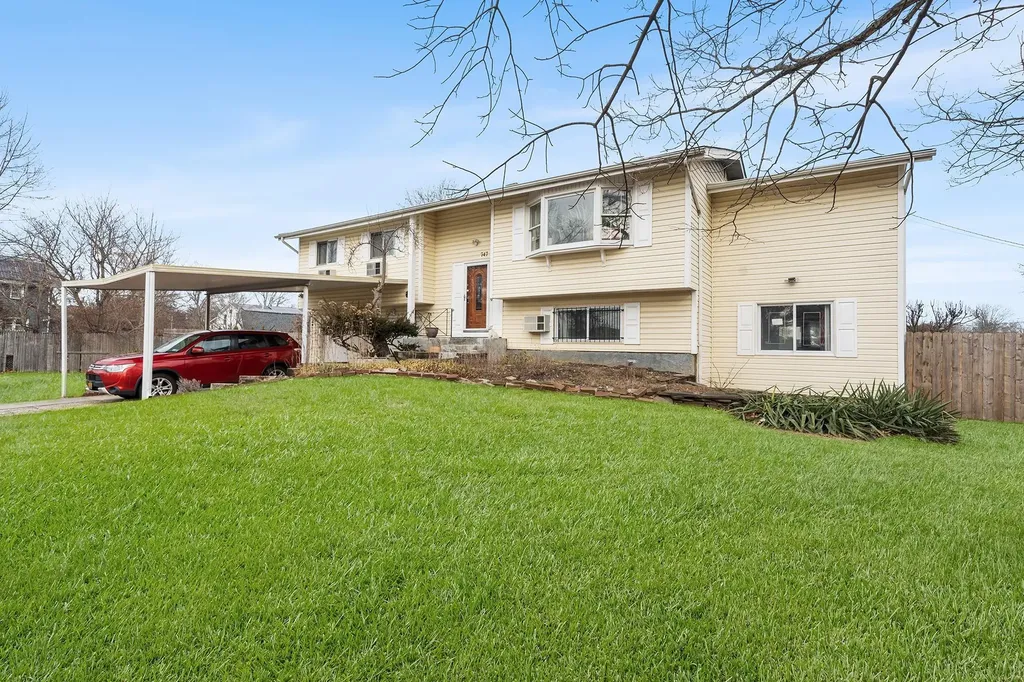 747 Broadway Brentwood NY 11717