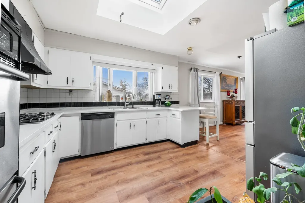 747 Broadway Brentwood NY 11717