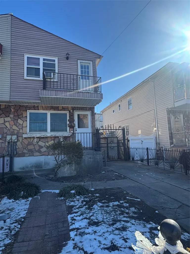 2070 Randall Avenue Bronx NY 10473