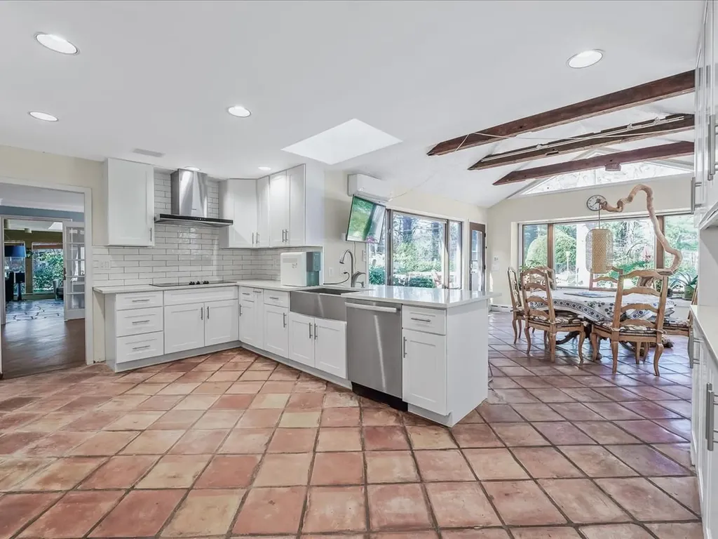 7 Hewlett Drive Old Westbury NY 11568
