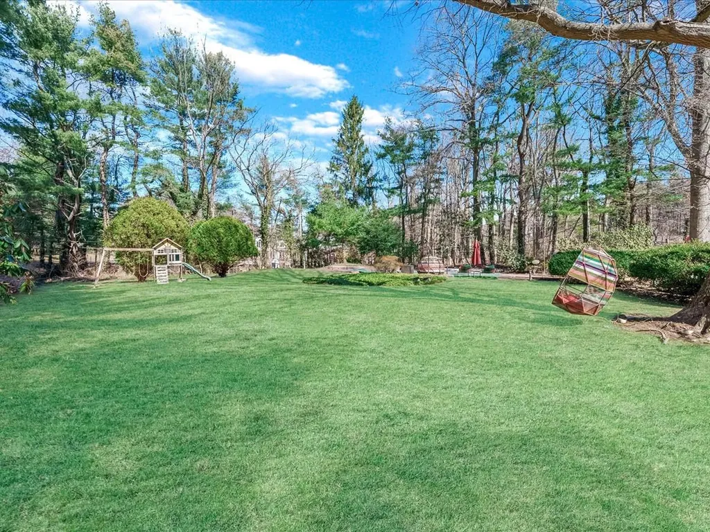 7 Hewlett Drive Old Westbury NY 11568