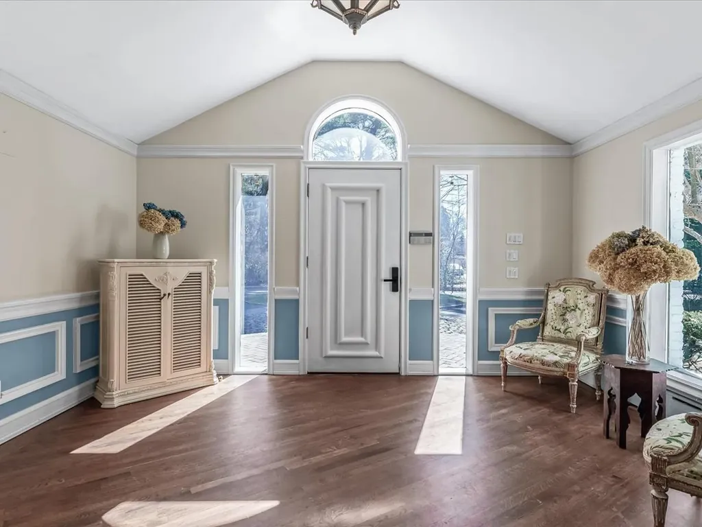 7 Hewlett Drive Old Westbury NY 11568