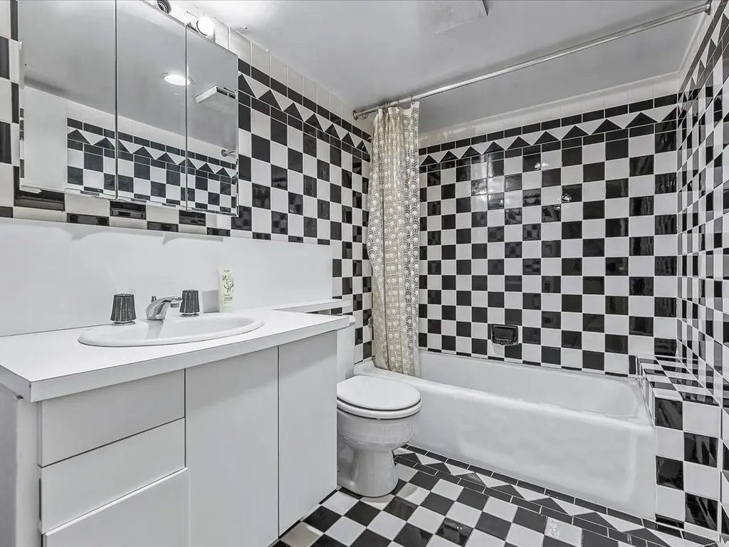 7 Hewlett Drive Old Westbury NY 11568