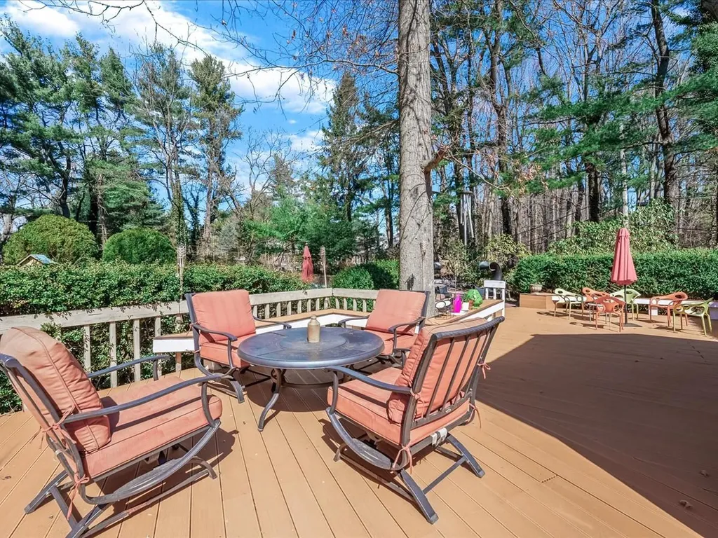 7 Hewlett Drive Old Westbury NY 11568