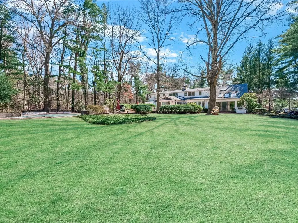 7 Hewlett Drive Old Westbury NY 11568