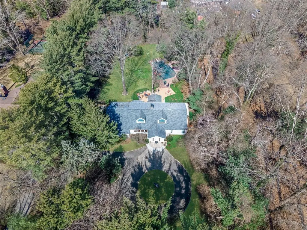 7 Hewlett Drive Old Westbury NY 11568