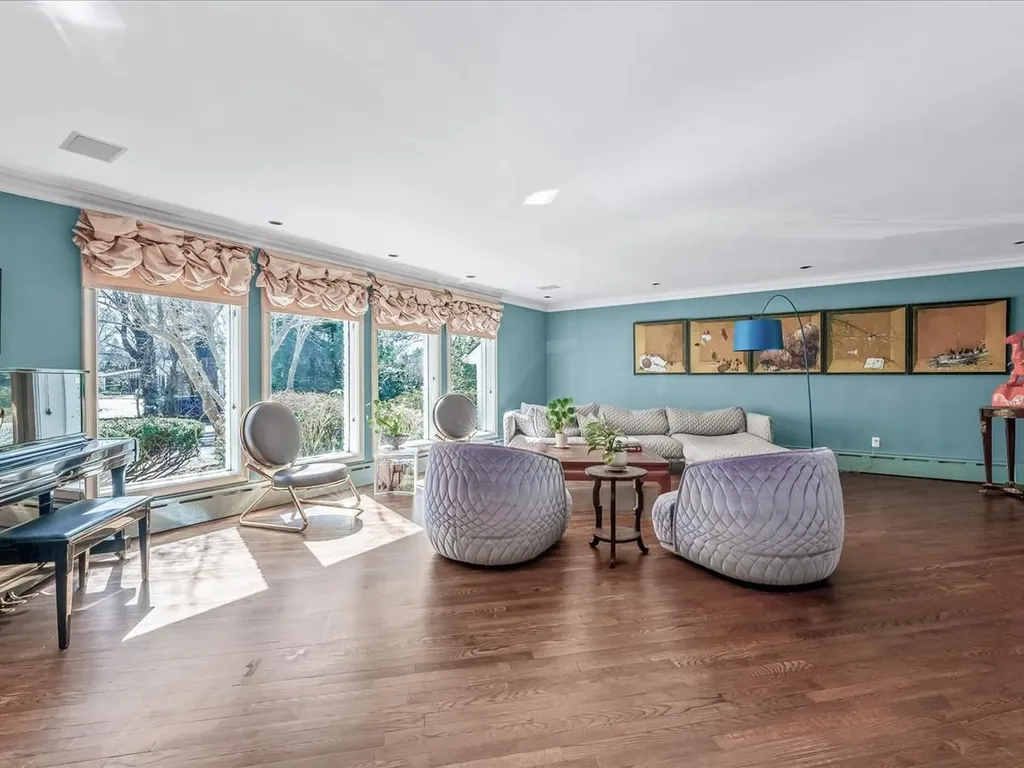 7 Hewlett Drive Old Westbury NY 11568