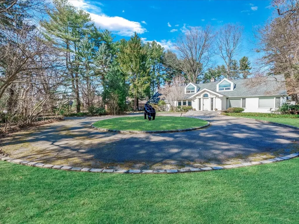 7 Hewlett Drive Old Westbury NY 11568