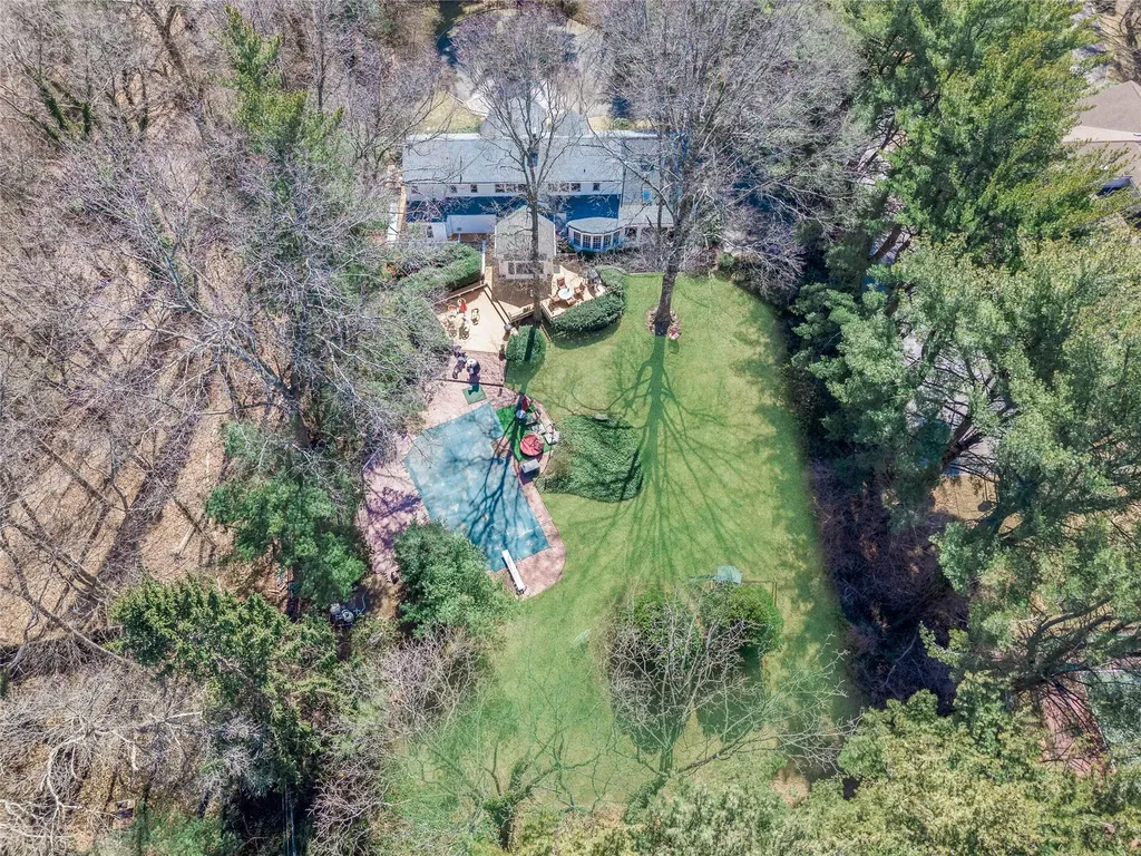 7 Hewlett Drive Old Westbury NY 11568