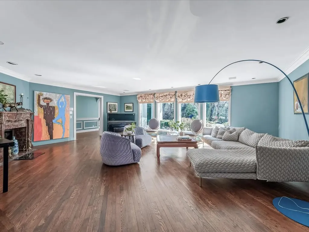 7 Hewlett Drive Old Westbury NY 11568