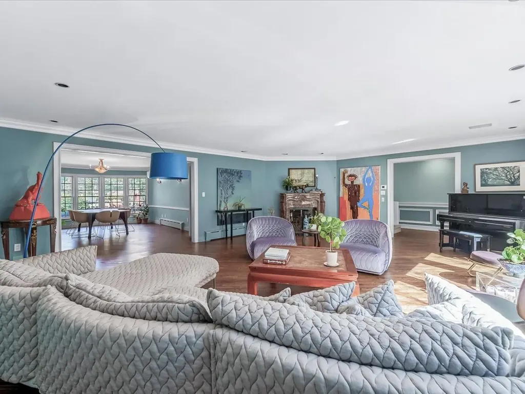 7 Hewlett Drive Old Westbury NY 11568