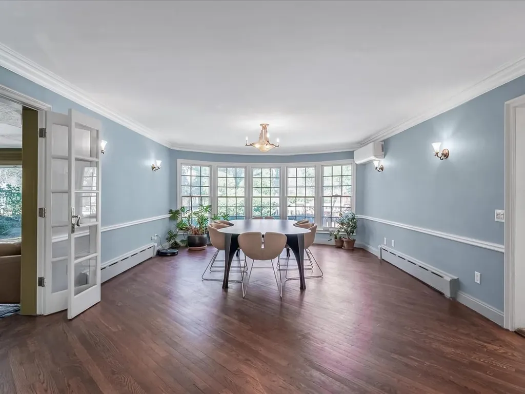 7 Hewlett Drive Old Westbury NY 11568