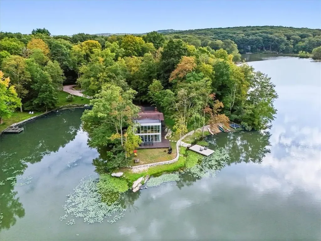 8 Dutchess Cove Holmes NY 12531