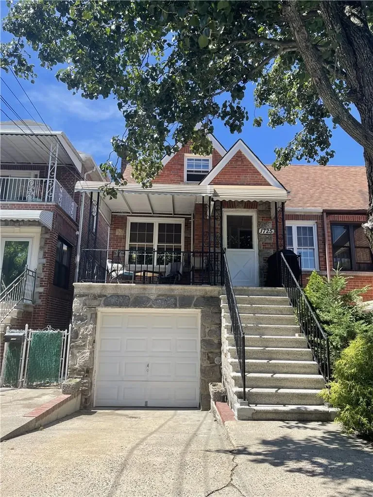 1725 Hering Avenue Bronx NY 10461