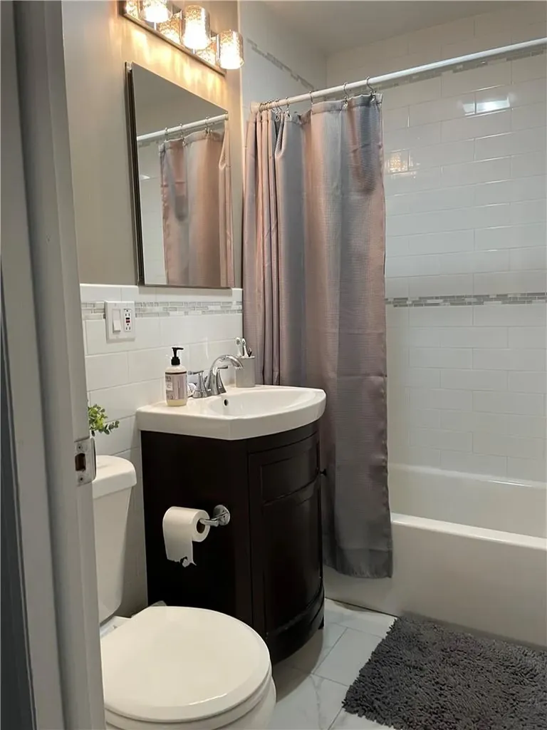 1725 Hering Avenue Bronx NY 10461