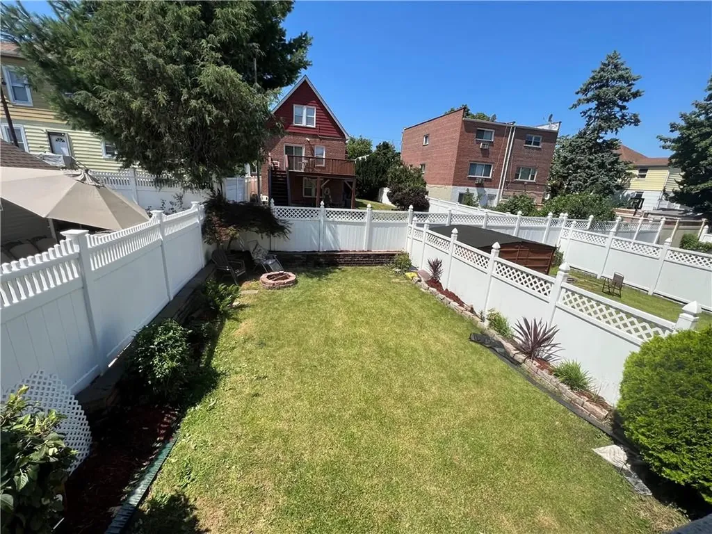 1725 Hering Avenue Bronx NY 10461