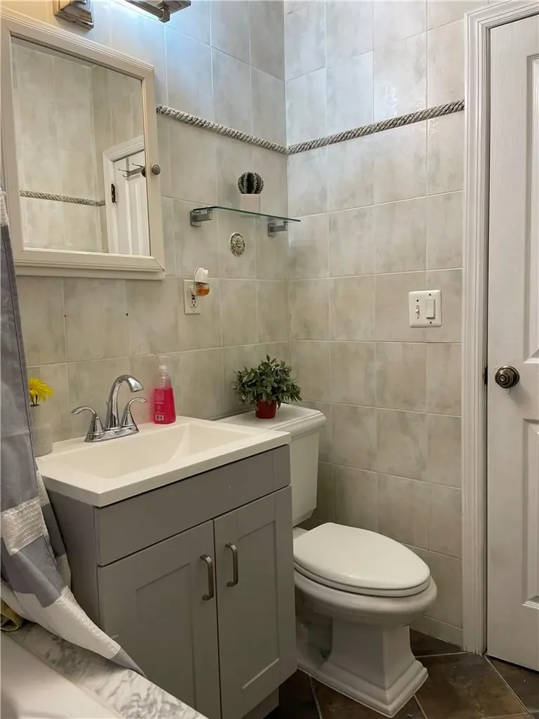 1725 Hering Avenue Bronx NY 10461